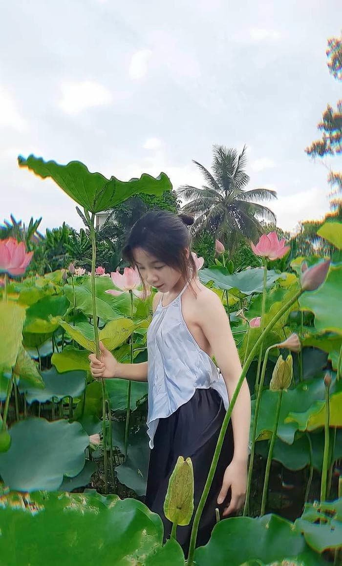 ảnh gái xinh áo yếm hiện đại