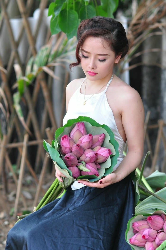 ảnh gái xinh áo yếm thanh lịch