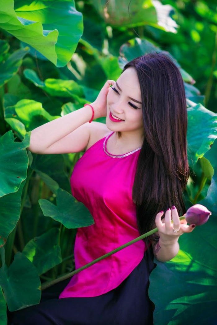 ảnh gái xinh áo yếm tóc dài