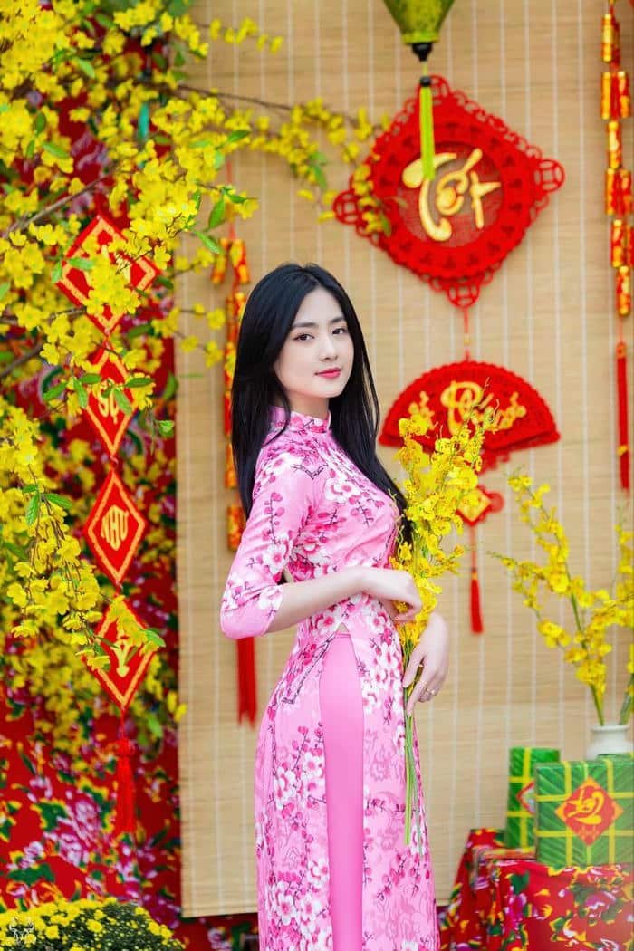 ảnh gái xinh mặc áo dài tết