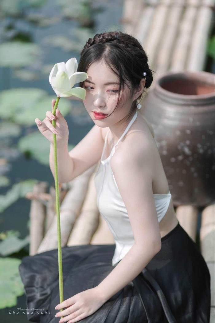 ảnh gái xinh mặc áo yếm