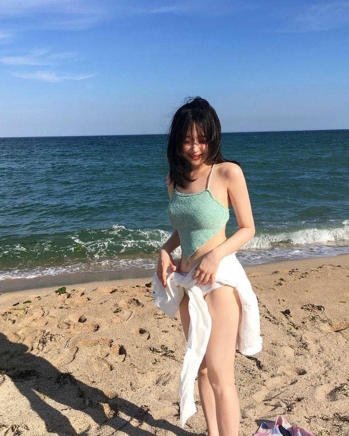 ảnh gái xinh mặc bikini đi biển nổi bật