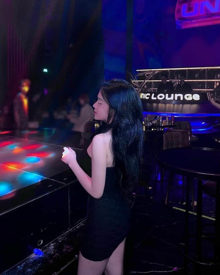 ảnh gái xinh quẩy bar quyến rũ