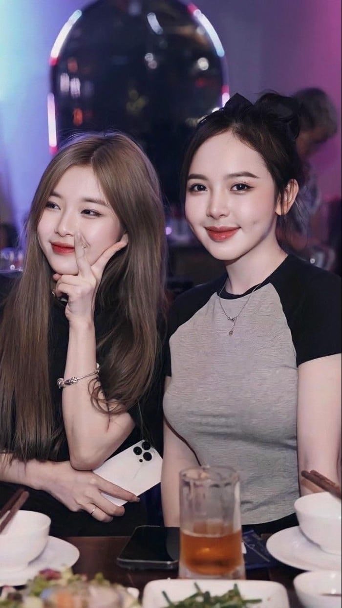 ảnh gái xinh quẩy bar thần thái