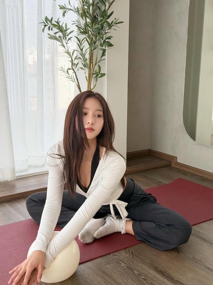ảnh gái xinh tập yoga phong cách