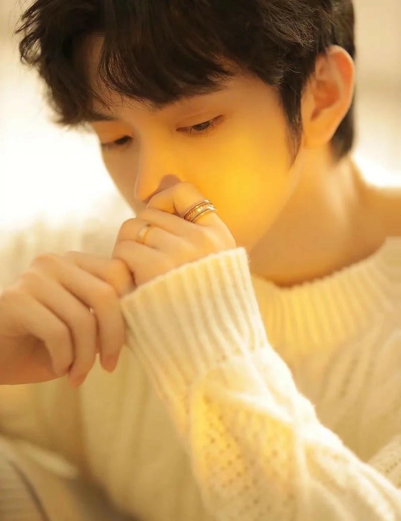 ảnh mặt trai đẹp góc nghiêng