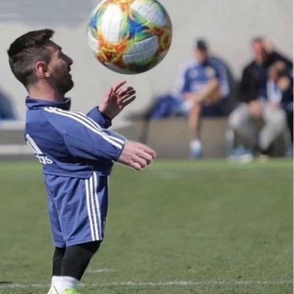 ảnh troll messi tung bóng