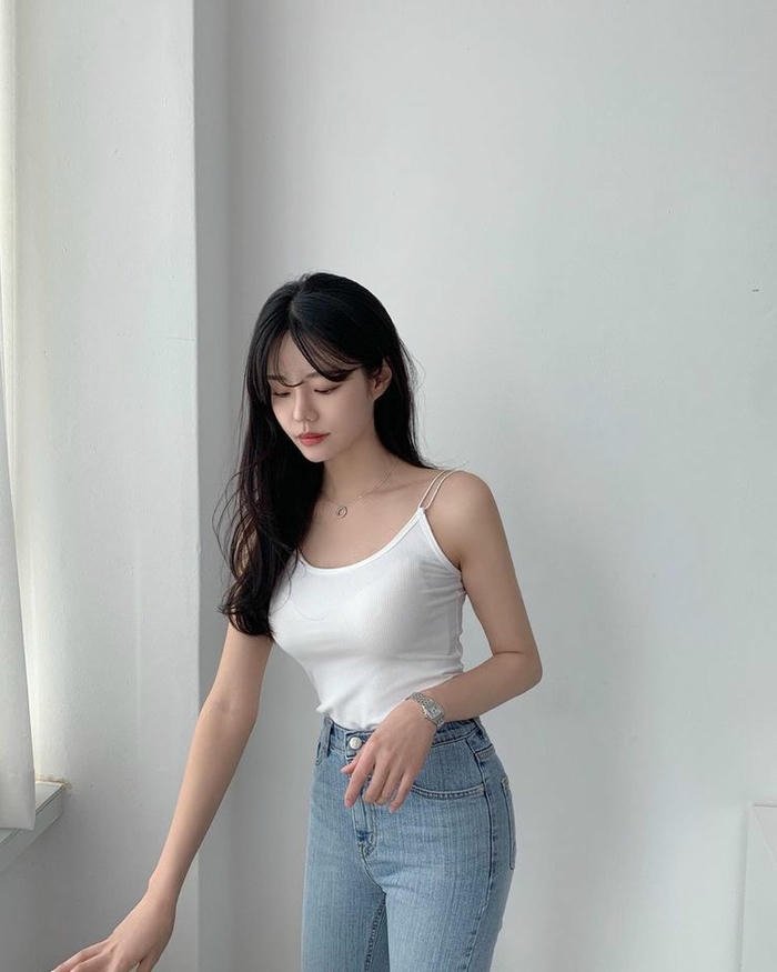gái xinh áo 2 dây nổi bật