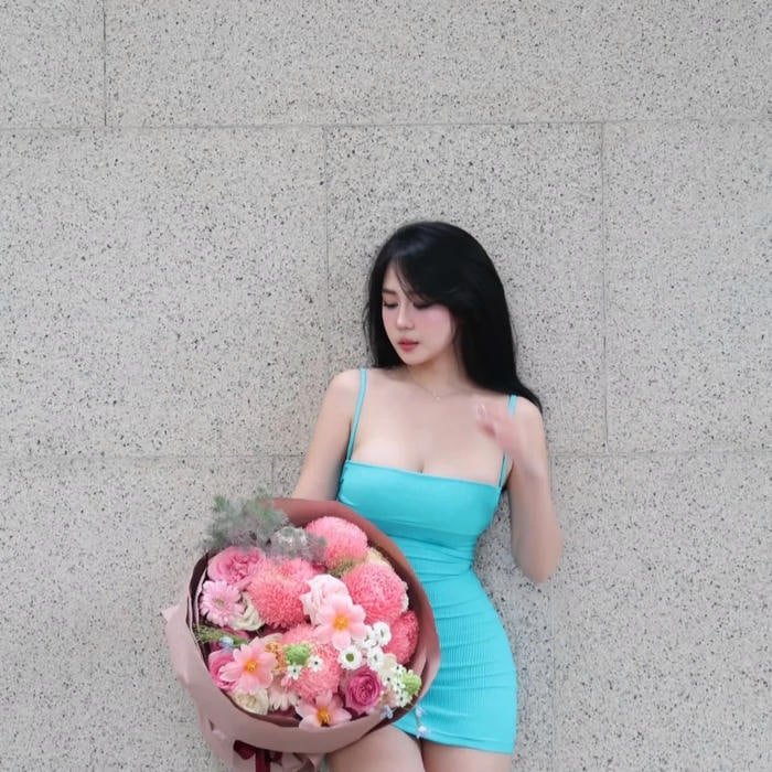 gái xinh áo 2 dây selfie