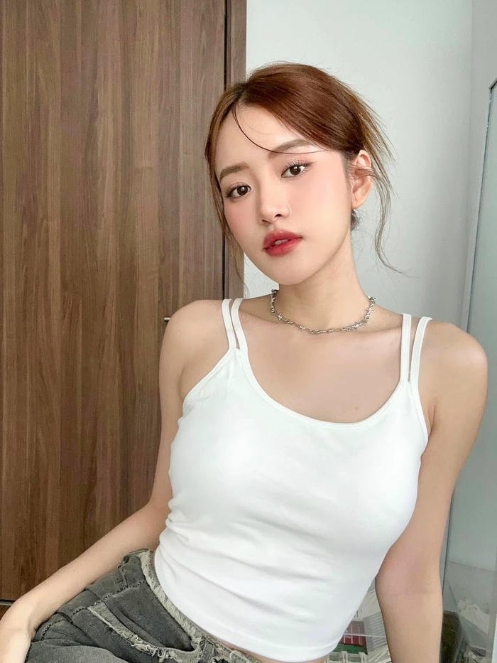 gái xinh áo 2 dây sexy