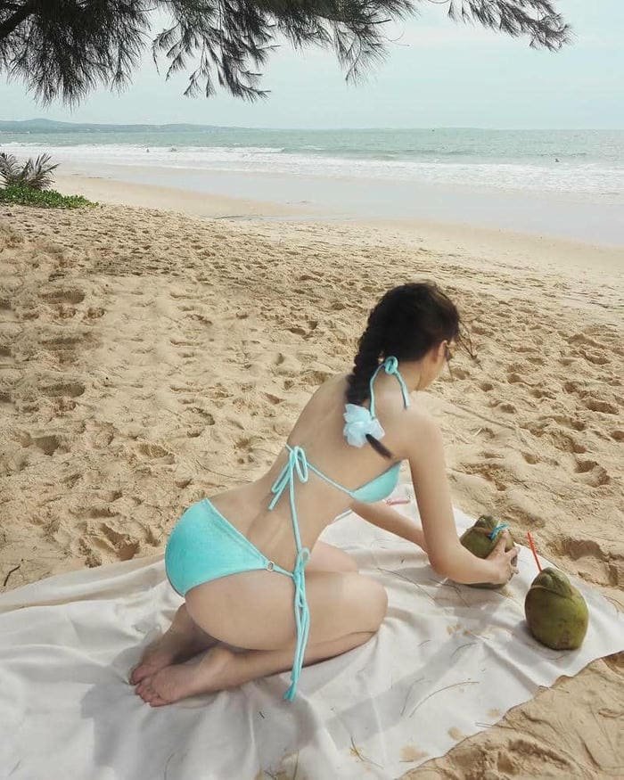 gái xinh khoe mông dáng đẹp