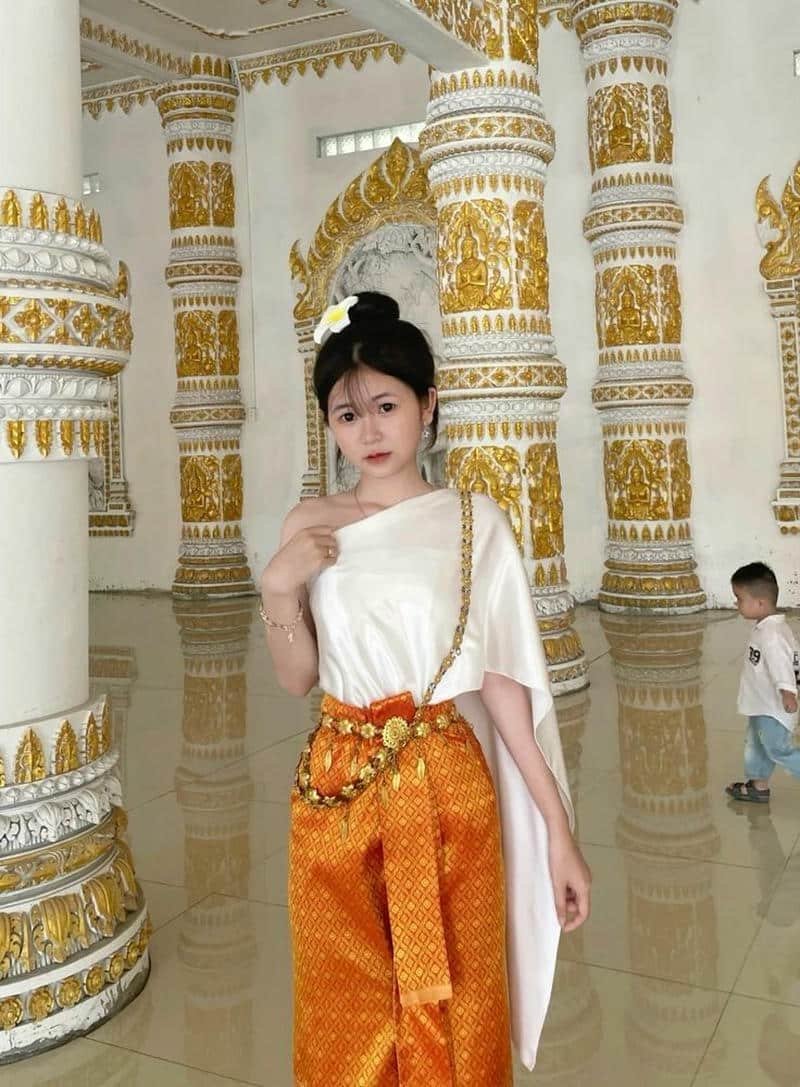 gái xinh lào đời thường