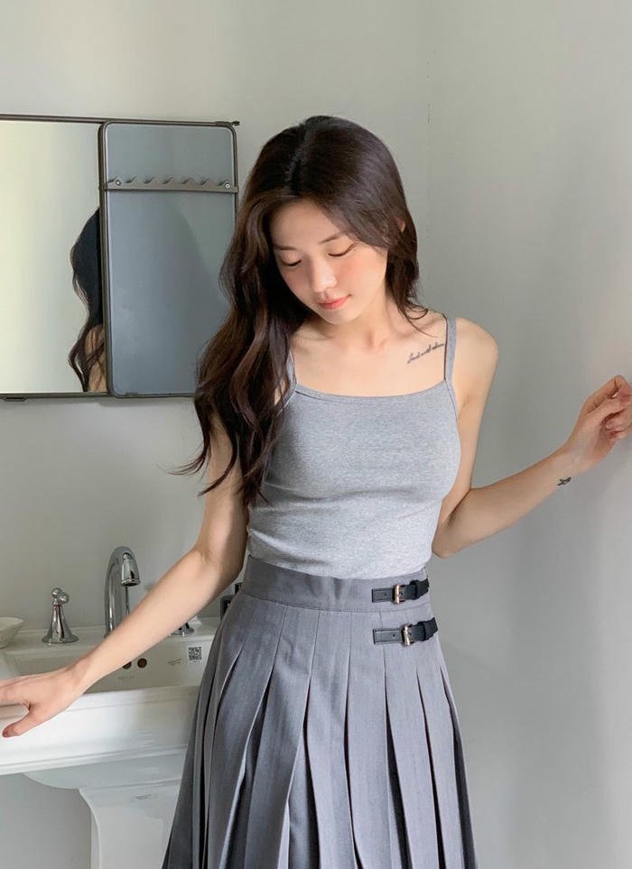 gái xinh mặc áo 2 dây
