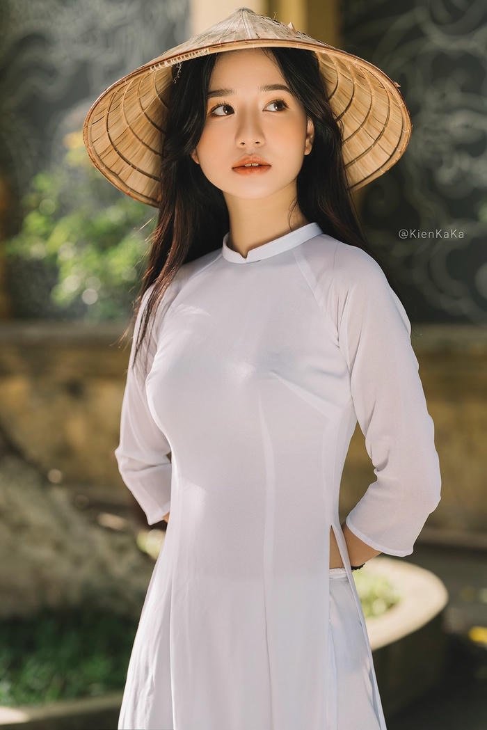 gái xinh mặc áo dài chụp ảnh