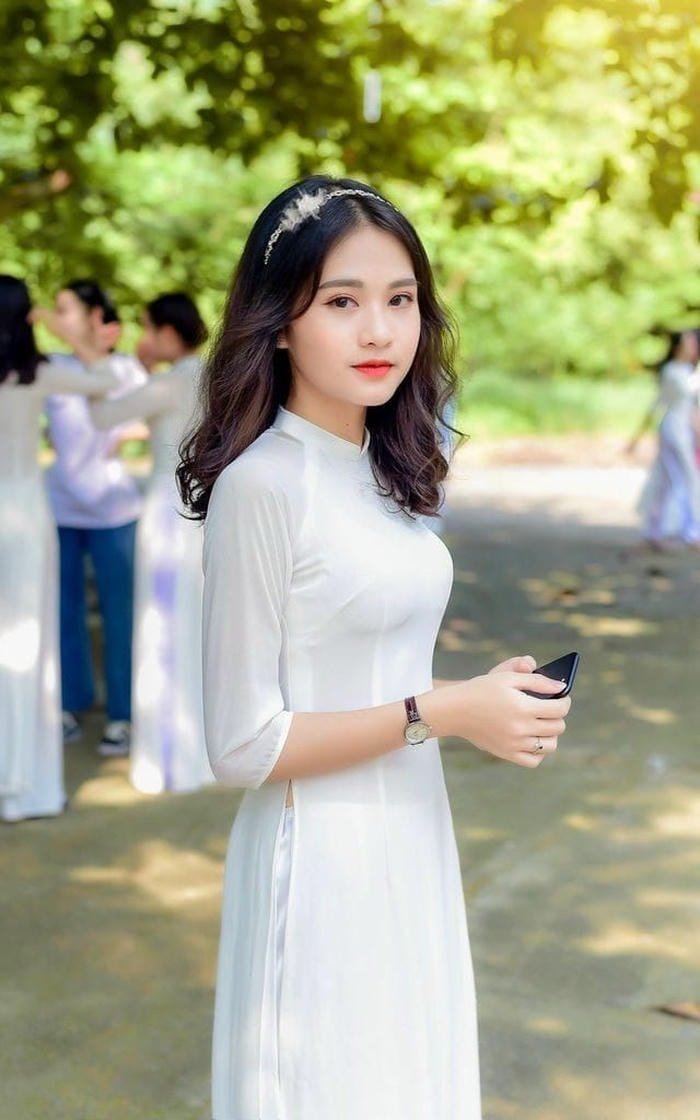 gái xinh mặc áo dài dịu dàng