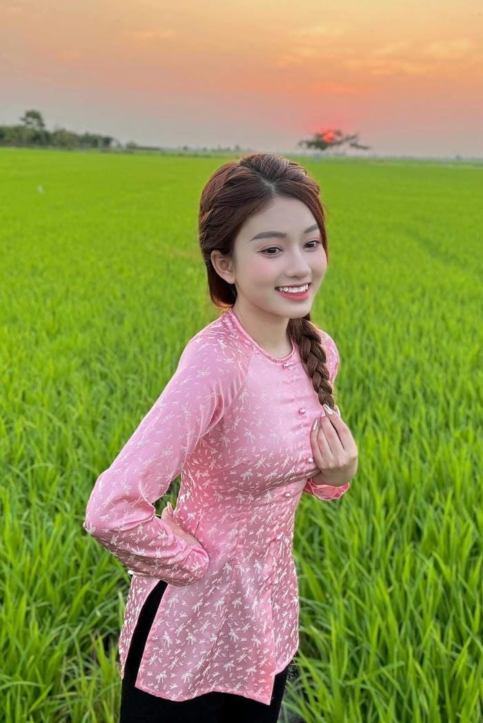 gái xinh mặc áo dài học sinh