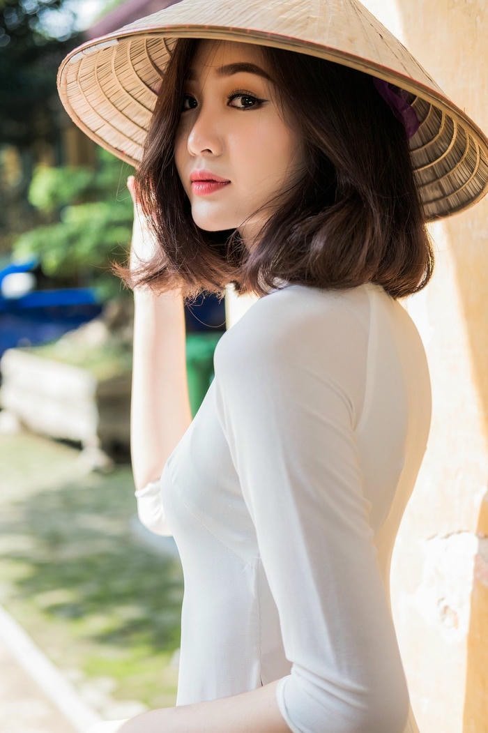 gái xinh mặc áo dài nền nã