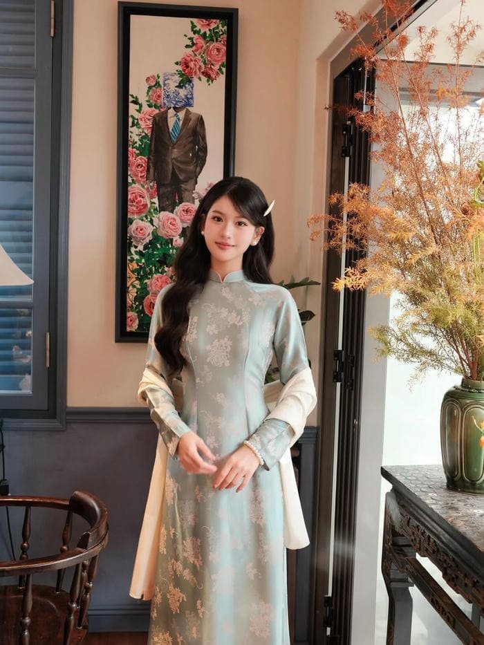 gái xinh mặc áo dài thanh lịch