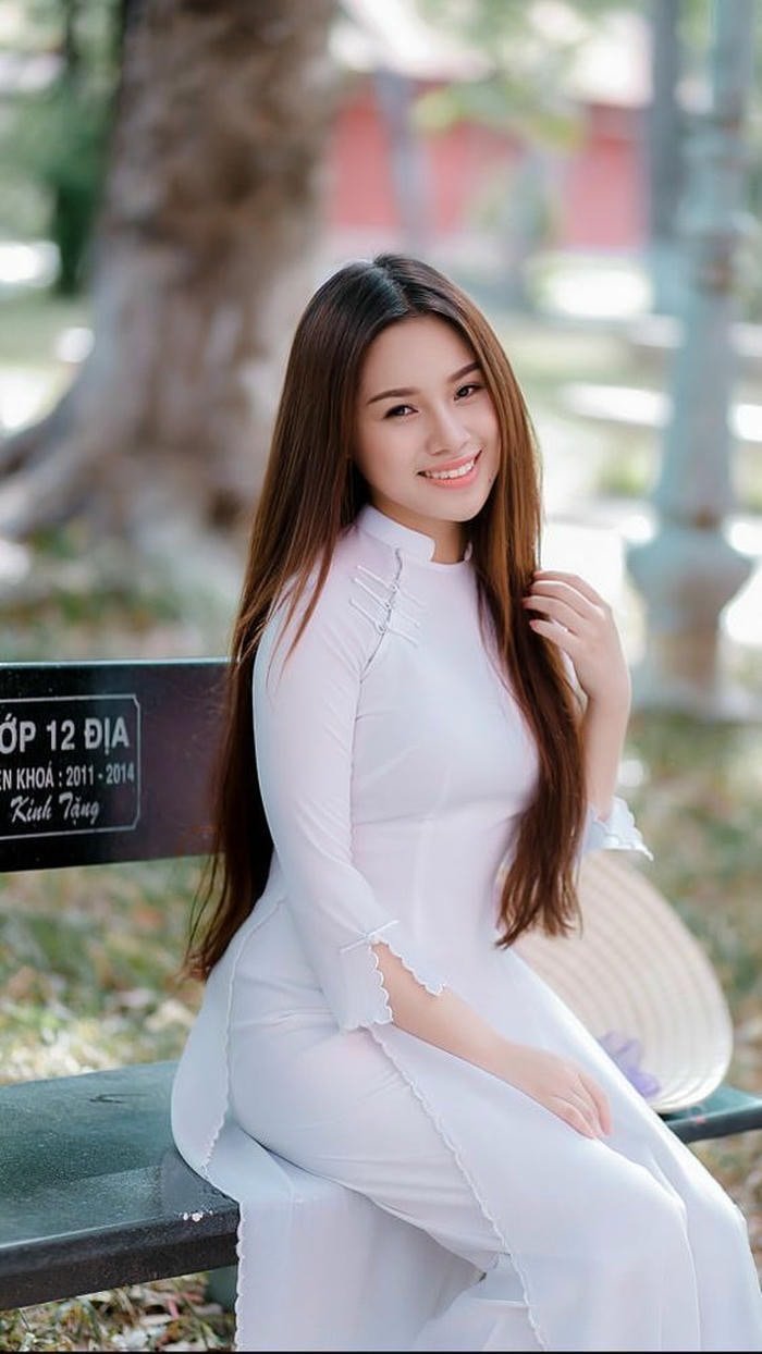 gái xinh mặc áo dài truyền thống