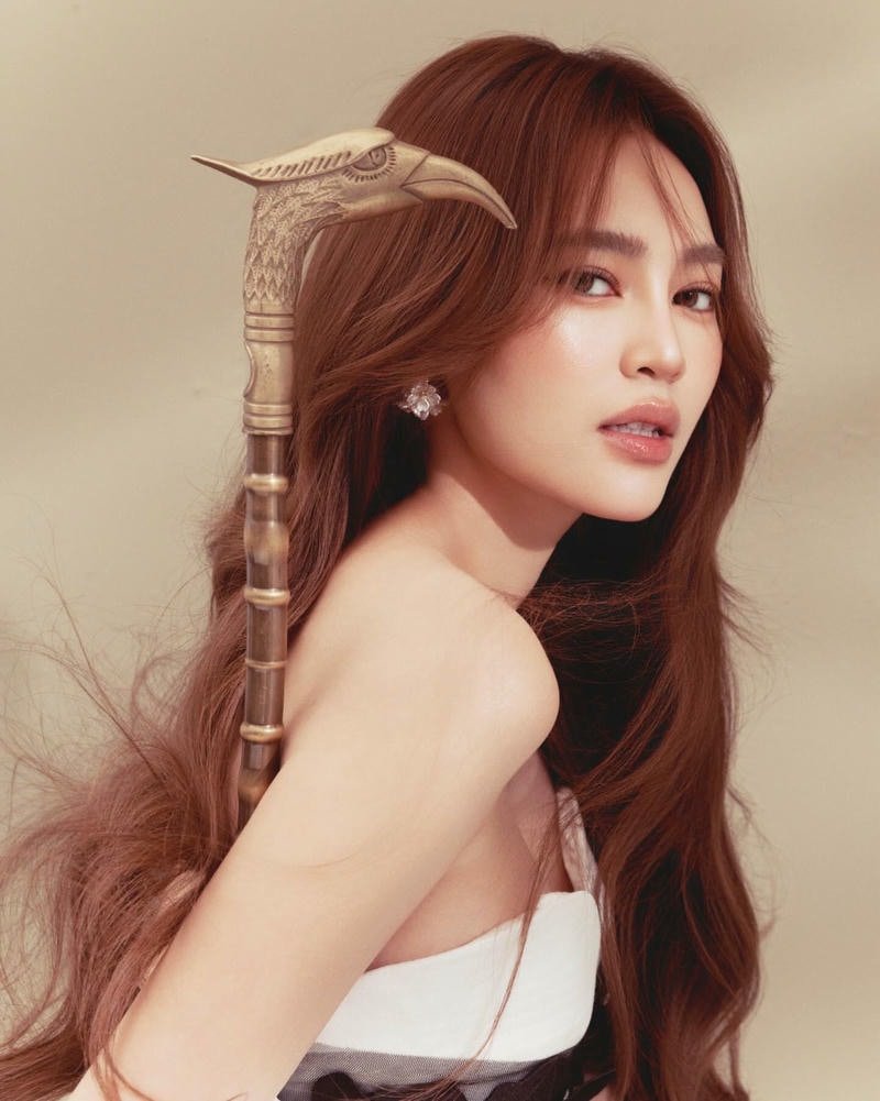 gái xinh showbiz dịu dàng