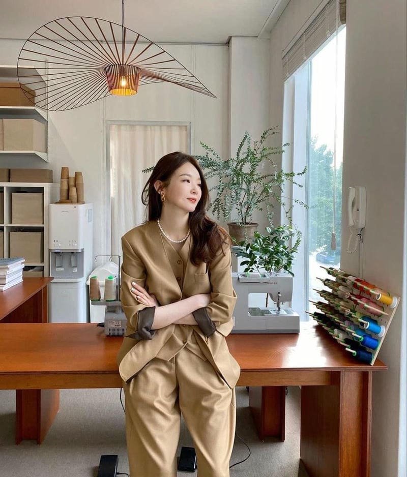 gái xinh văn phòng nổi bật