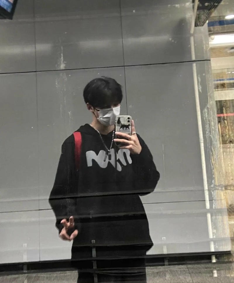 hình trai đẹp giấu mặt ngầu