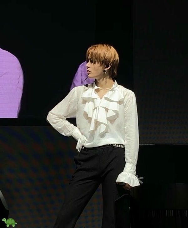 meme chống nạnh 32