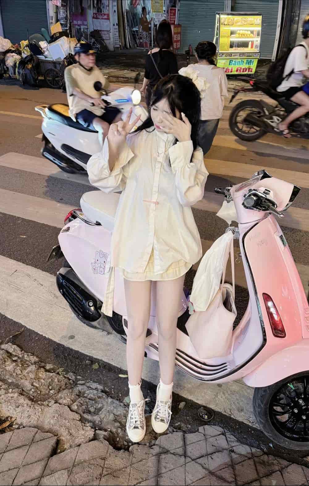 meme mèo khóc mặt rơi.