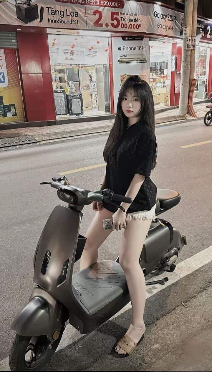 meme mèo khóc nhẹ nhàng.