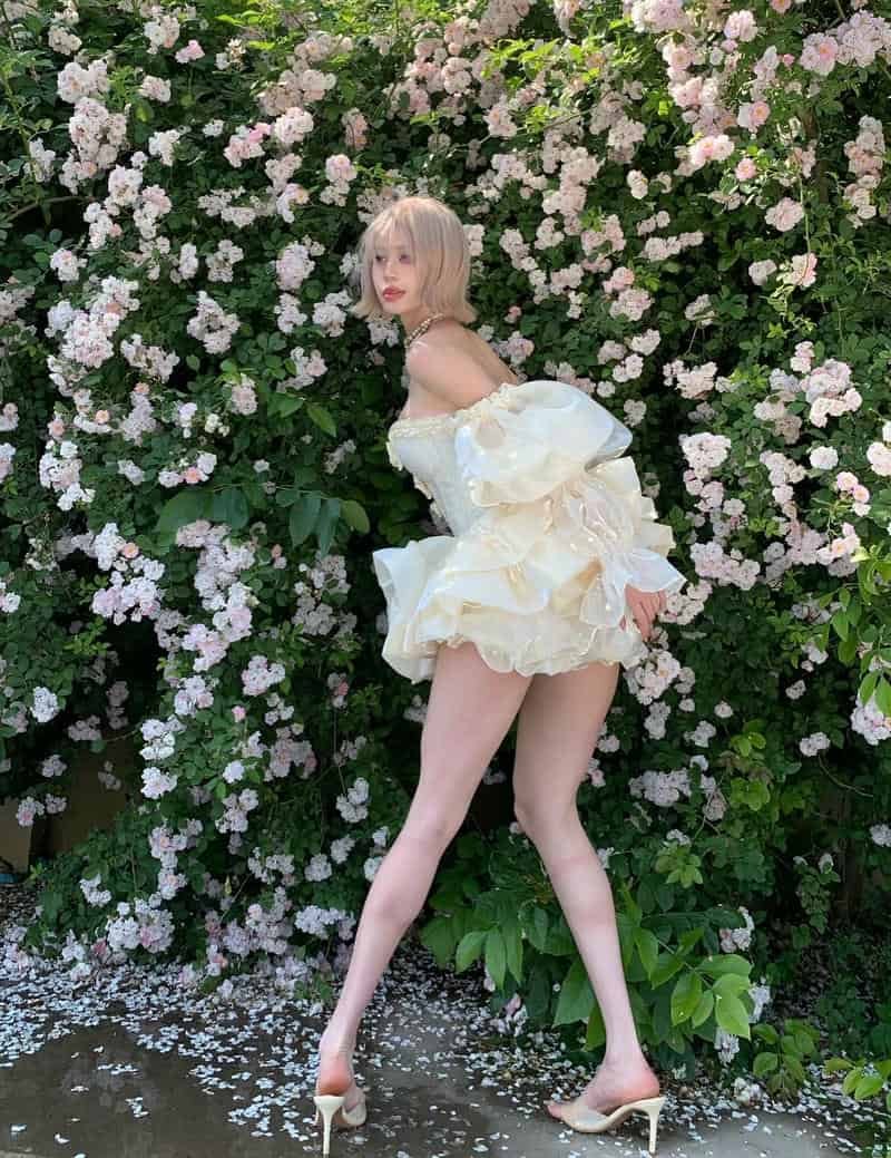 gái xinh hàn quốc váy ngắn sang chảnh 