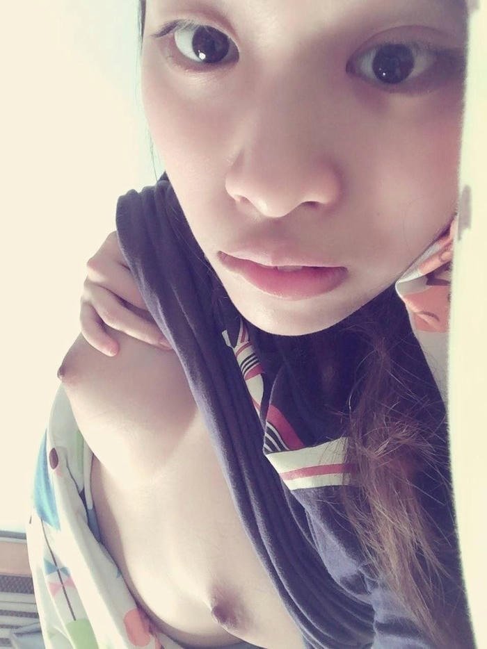 Gái Việt dâm dục, đùi nhớp nháp mông thèm tét rát