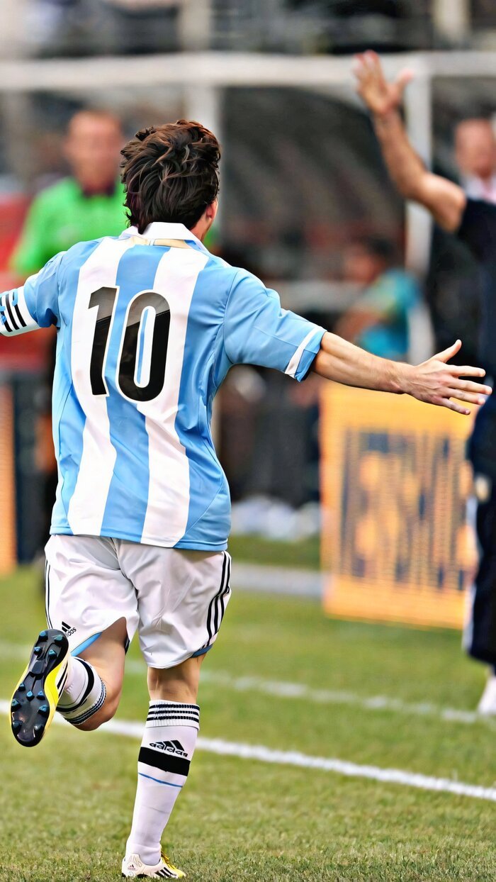 Hình nền bóng đá trên sân cỏ xanh