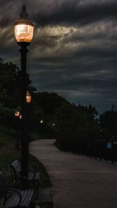 Hình nền buồn ánh đèn đường