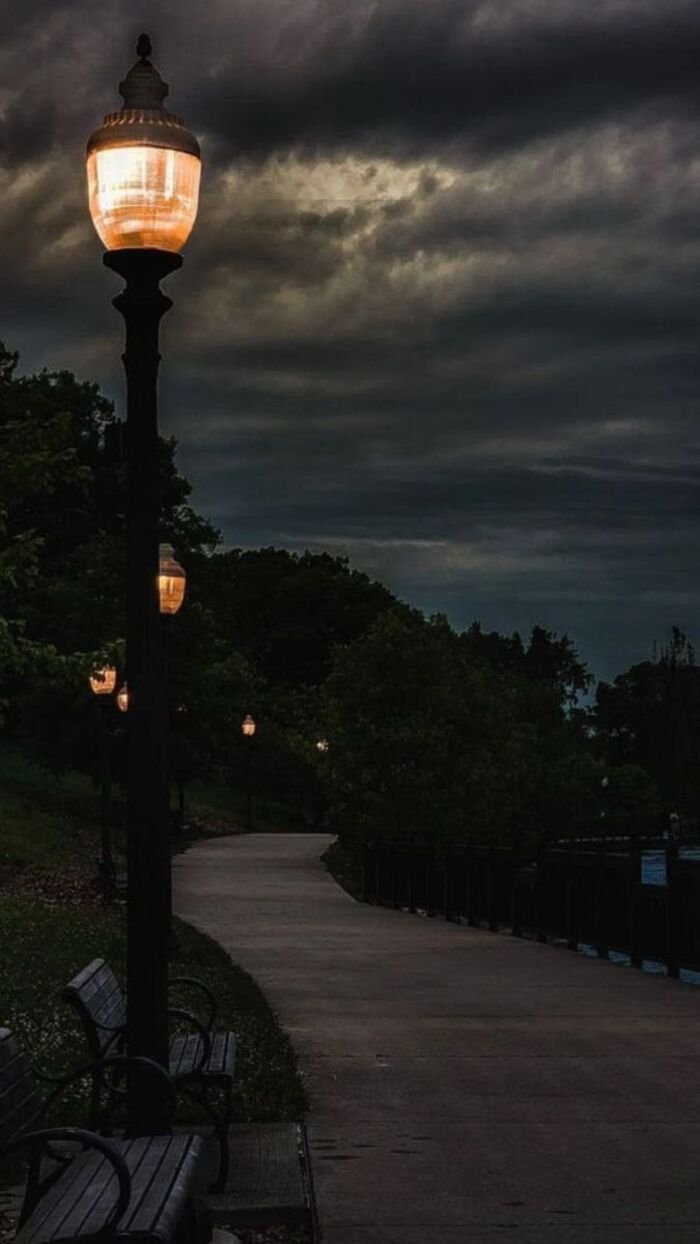 Hình nền buồn ánh đèn đường