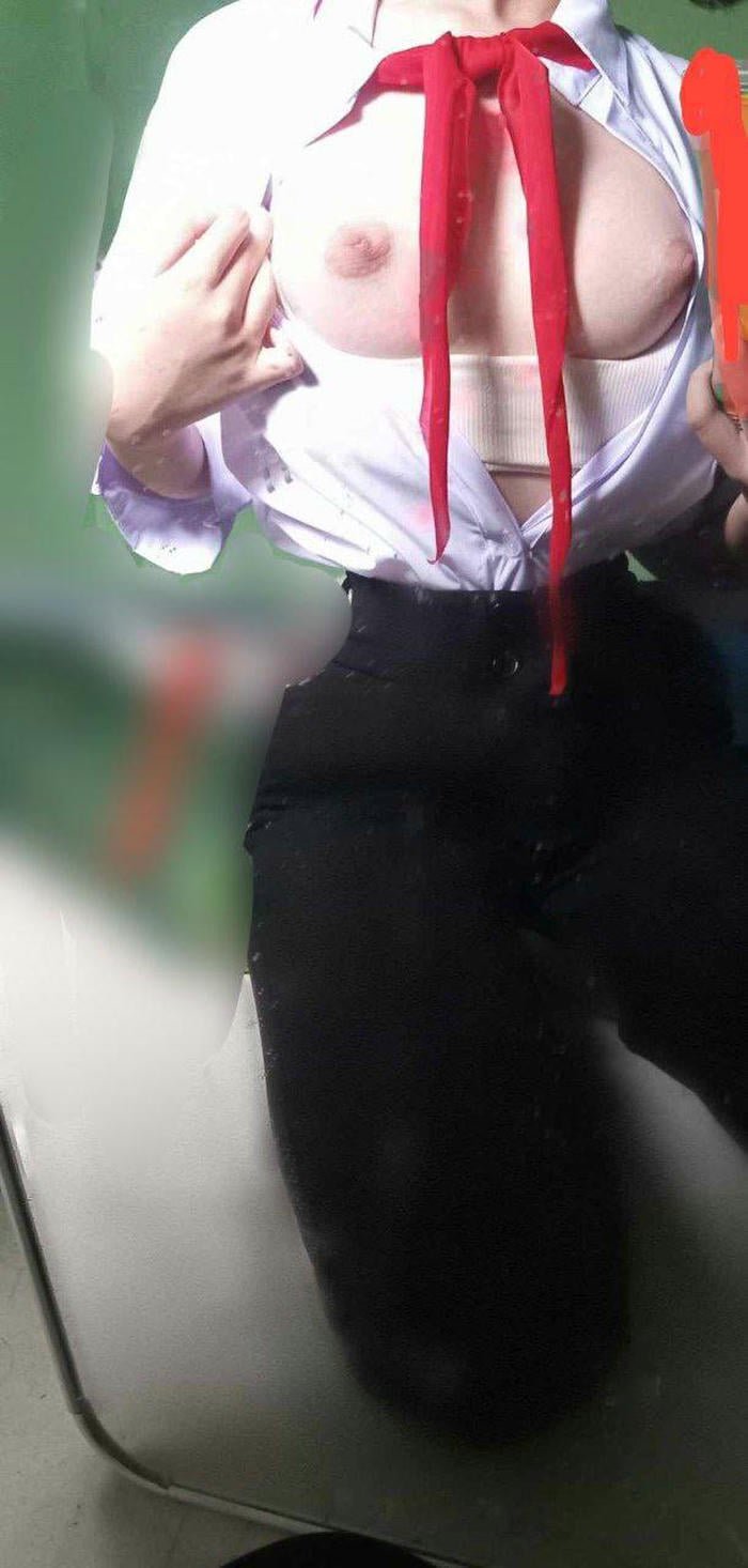 ảnh sex học sinh khoe vú