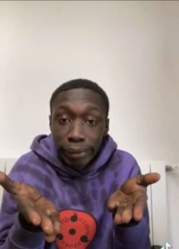 meme anh da đen nhìn vô định