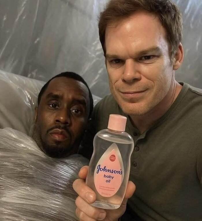 meme dark nhìn chằm chằm