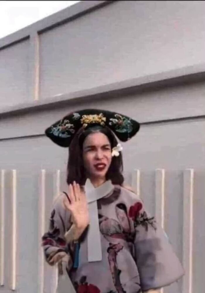 meme linda biểu cảm đơ