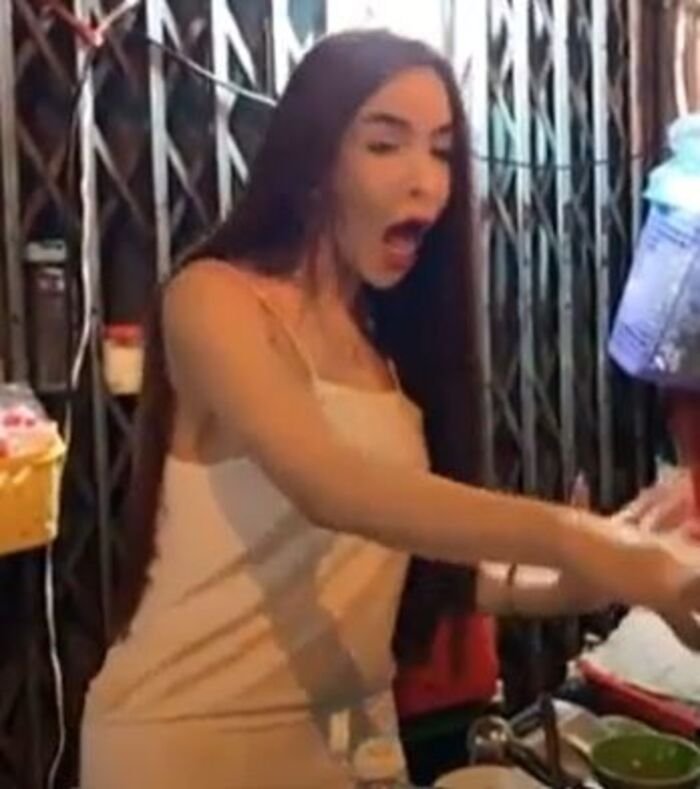 meme linda nhìn vô định