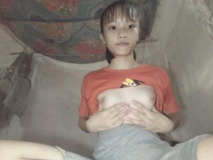 sex học sinh khoe vú